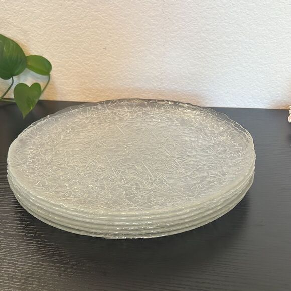 Set of Two Glass Charger Plates/Serving Plates - Snowflake Pattern - Picture 5 of 5